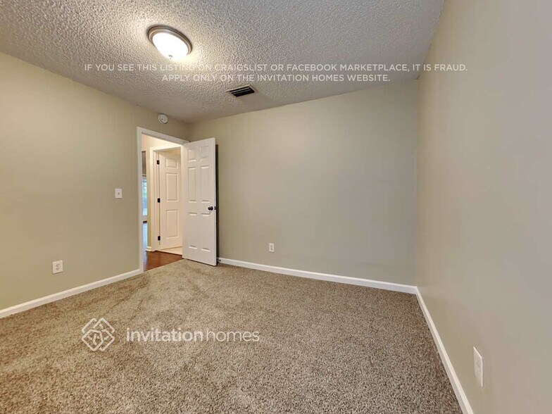 Building Photo - 3762 Woodbriar Dr