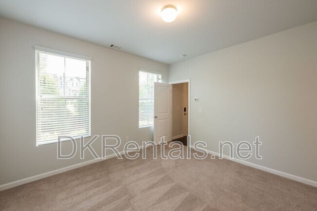 Building Photo - 2182 Talmai Dr