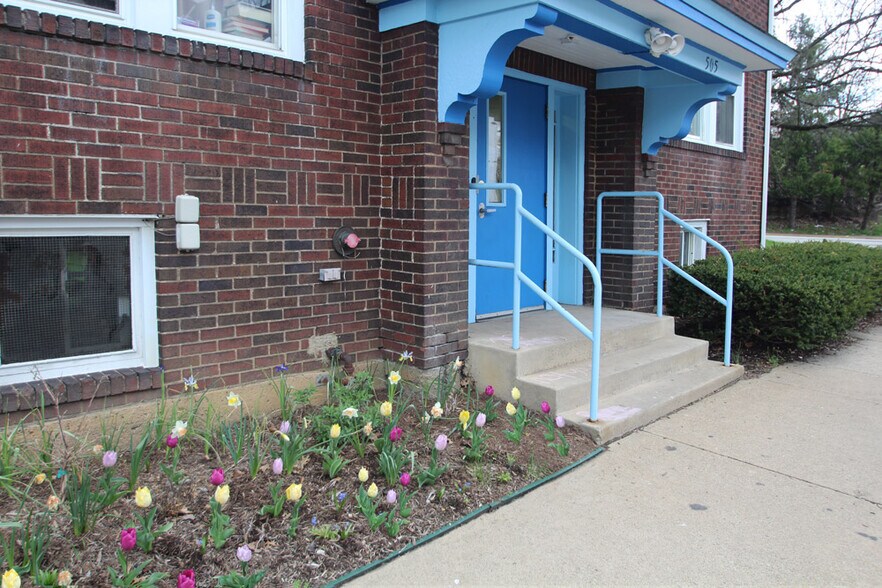 Primary Photo - 505 South Ave