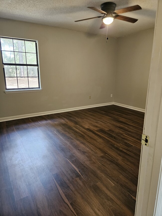 Building Photo - 227 Sequoia Cir