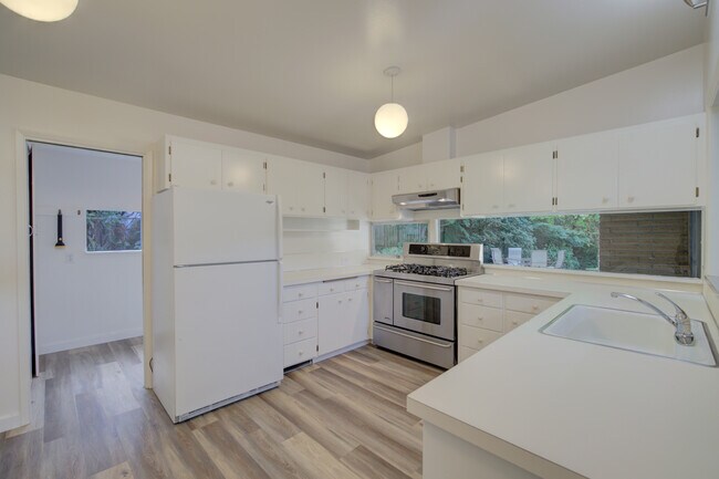 Building Photo - 8241 45th Ave NE