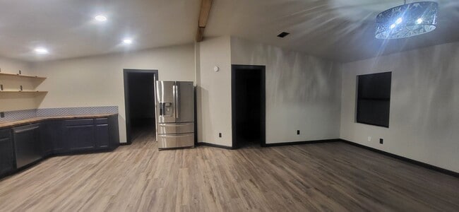 Building Photo - 4 Bedroom 2 Bath