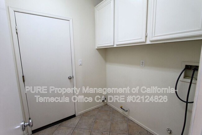 Building Photo - 40269 Miklich Dr