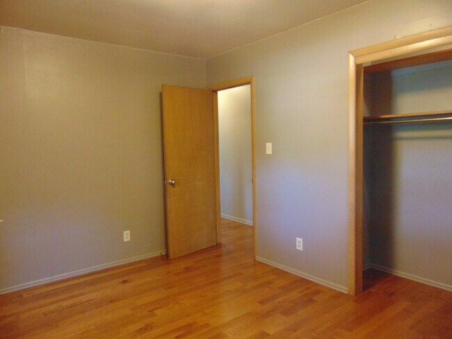 Building Photo - 5333 Bluffton Rd