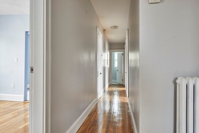 Building Photo - 52 Mansfield St
