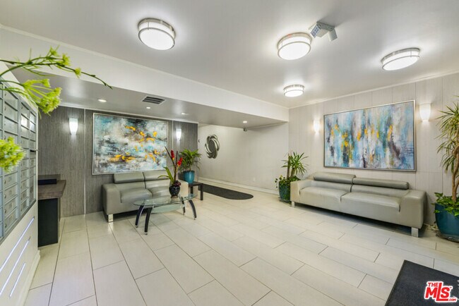 Building Photo - 1727 S Bentley Ave