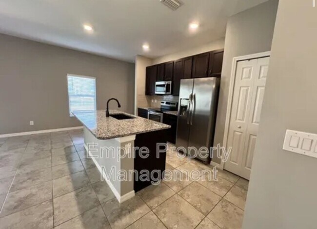Building Photo - Modern & Spacious 3 Bed, 2 Bath Home in No...