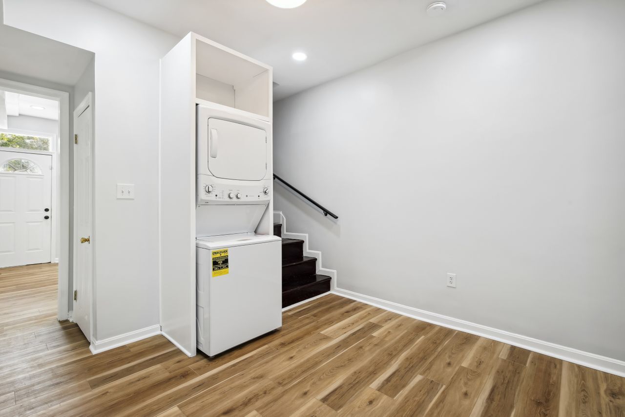 Building Photo - 1110 3rd St NE