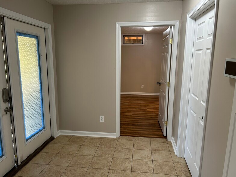 Building Photo - 22889 Kimberly Ct