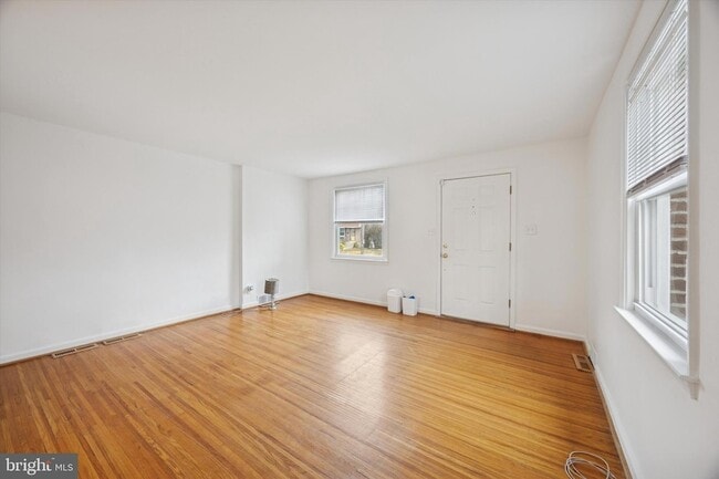 Building Photo - 519 Acorn St