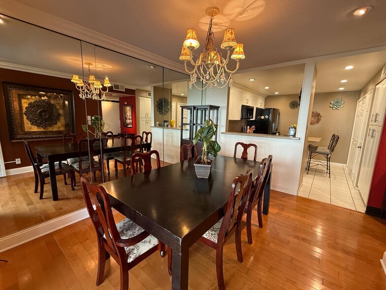 Building Photo - 21620 Burbank Blvd