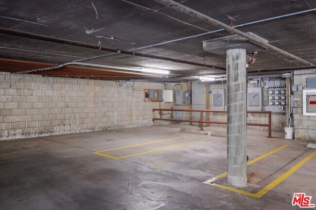 Building Photo - 15480 Antioch St