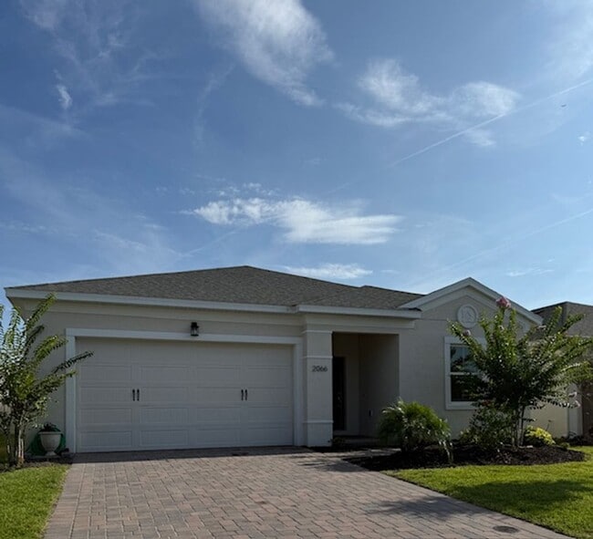 Primary Photo - 4 Bedroom 2 bath beautiful spacious home i...