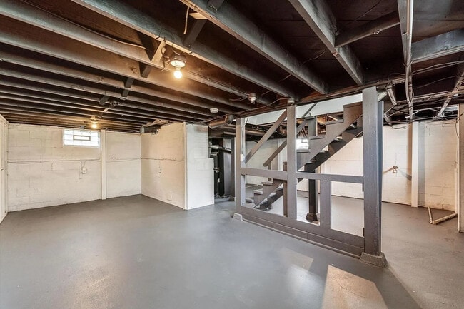 Building Photo - 1362 Clinton St