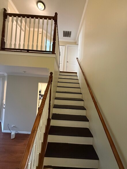 Building Photo - 1064 Stamford Ct