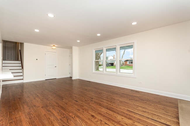 Building Photo - 116 Waxwing Ave