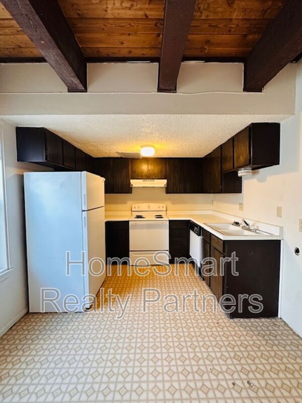 Building Photo - 165 D Grn