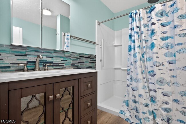 Building Photo - 3864 Royal Palm Dr