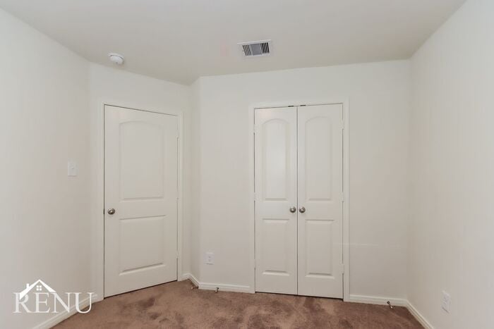 Building Photo - 10506 Sweetwater Creek Dr