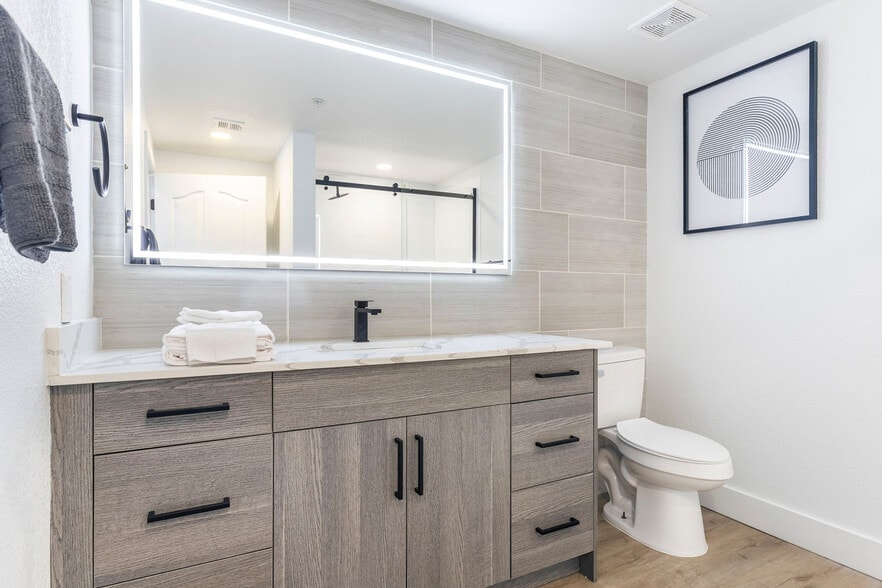 Building Photo - 15608 N 71st St