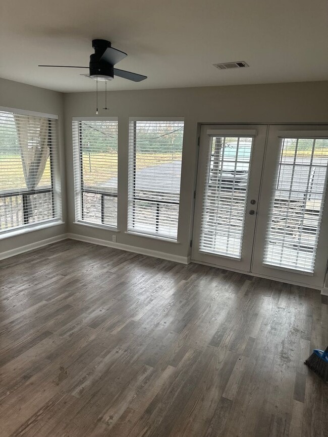 Building Photo - Completely Remodeled 2 Bedroom, 2 Bathroom ground floor Condo in Heber Springs