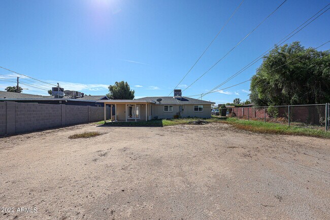 Building Photo - 1034 E Elm St
