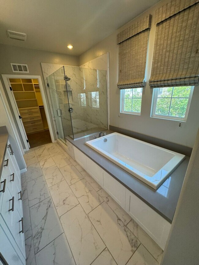 Building Photo - Charming 3-bedroom 2.5 bath nestled inside...