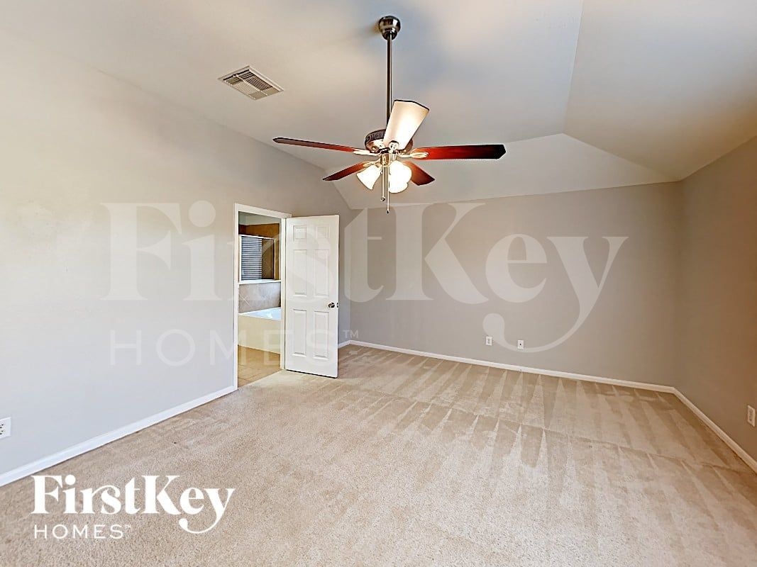 Building Photo - 15207 Green Whisper Dr
