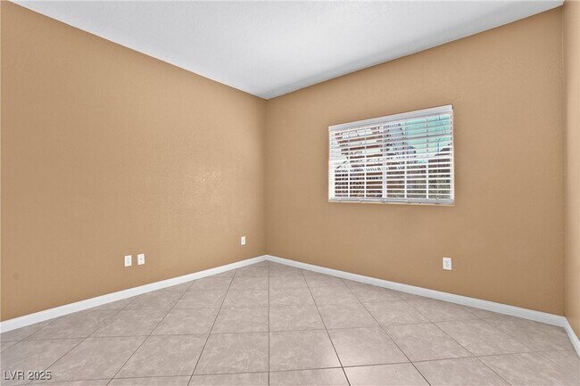 Building Photo - 4730 E Craig Rd