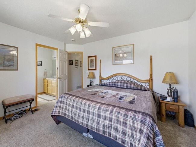 Building Photo - ? Easy Living in Loveland | Fireplace + Prime Hwy 287 Location