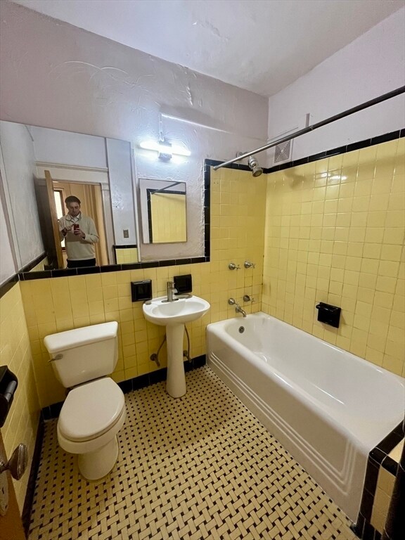 Building Photo - 8 Garrison St