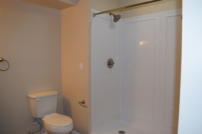 Building Photo - Gorgeous Home Located in Osage Hills Subdivision