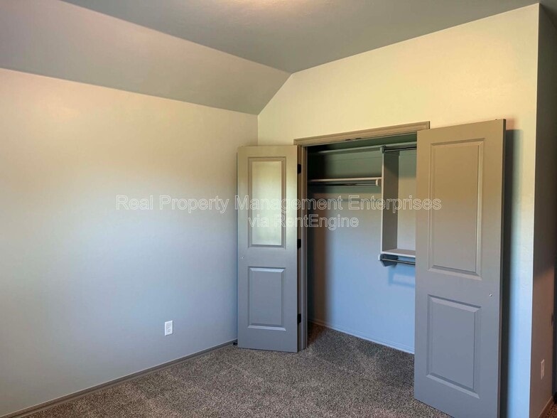 Building Photo - 29168 Osage Hls Dr