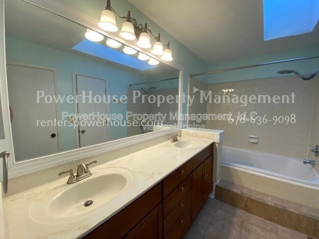 Building Photo - 4725 Carversham Way