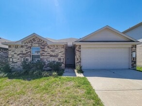Building Photo - The price is right and the location is even better! Take a look TODAY at this like-new, 3/2, open...