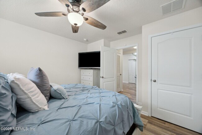 Building Photo - 3356 Canyon Falls Dr