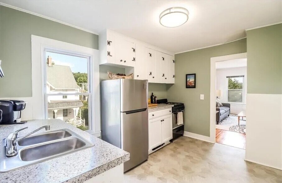 Kitchen - 17 Whittlesey Ave