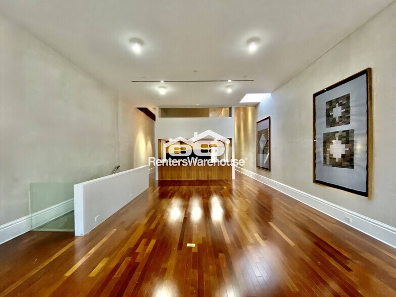 Building Photo - 520 1/2 Grand Ave