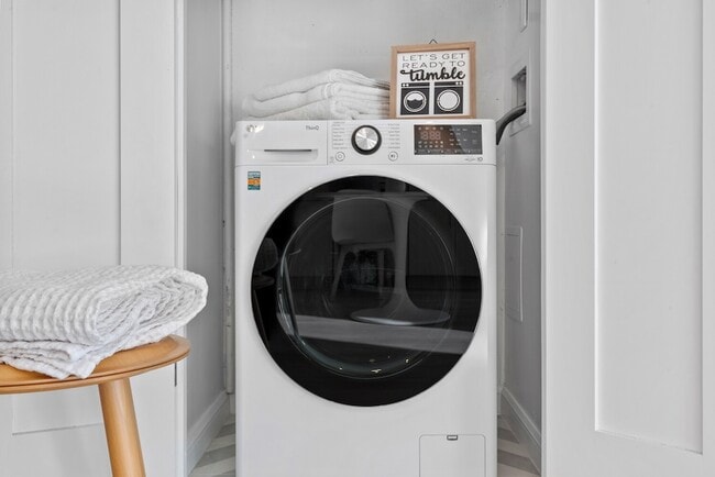 Building Photo - 1 Lenox Rd