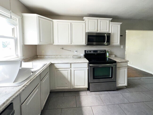Building Photo - 854 Carneal Rd
