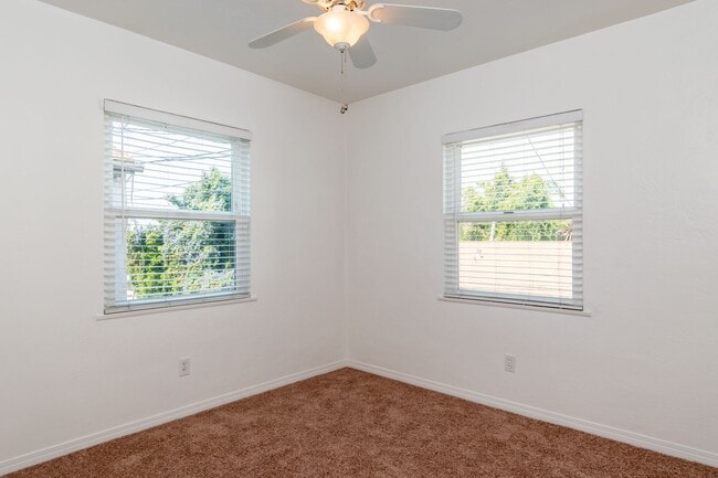 Building Photo - Nice 2 bedroom, 1 bath Apartment with Storage