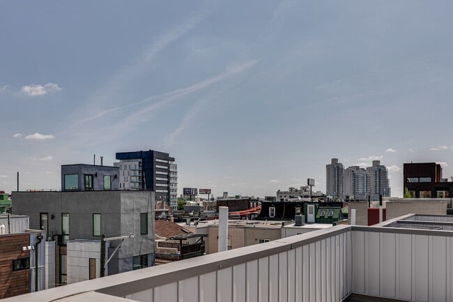 Building Photo - Northern Liberties Townhome with Parking