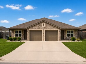 Building Photo - 3113 Ochiltree Dr