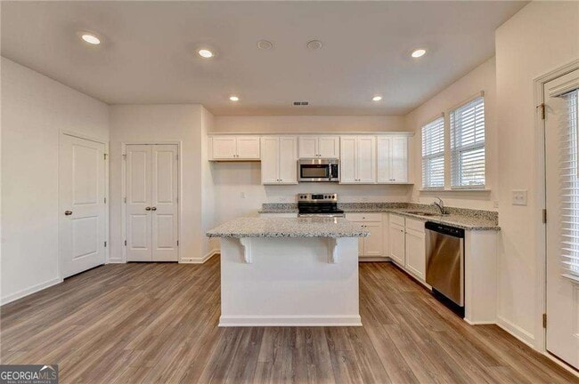 Building Photo - 155 Star Ct