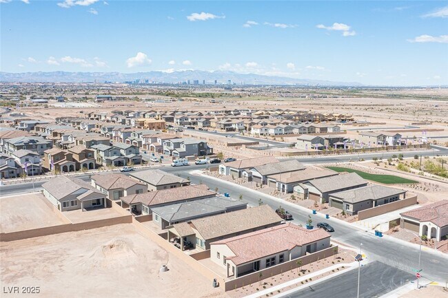 Building Photo - 117 Royal Cascade Ave