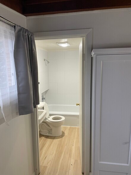 Building Photo - 1110 NW Harrison Blvd