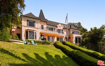 Building Photo - 1954 Hillcrest Rd