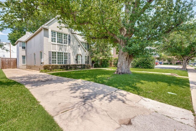 Building Photo - 3912 Rawlins St