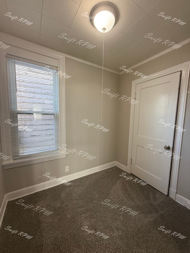 Building Photo - 909 3rd Ave