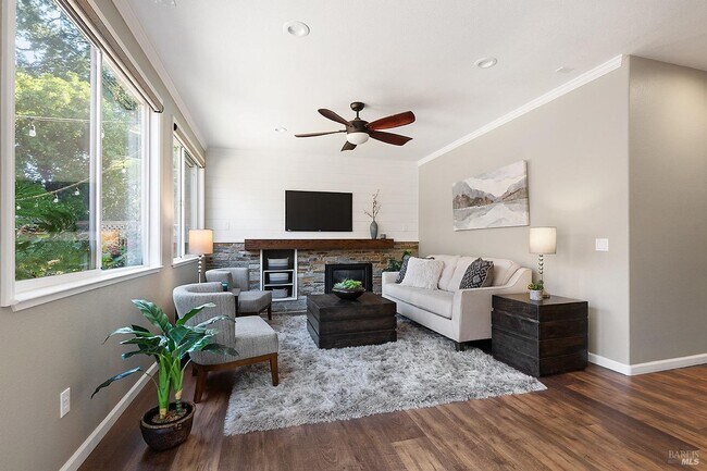 Building Photo - Two Level Home in Windsor with 4 Bedroom and 3 full Bath